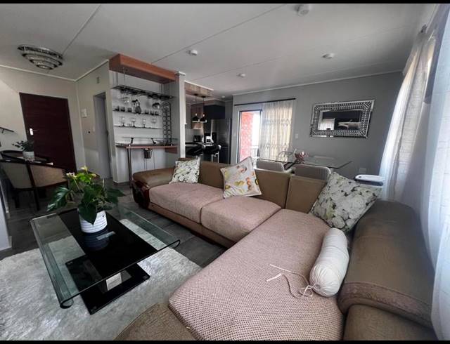 4 BEDROOM HOUSE FOR SALE IN LOTUS GARDENS